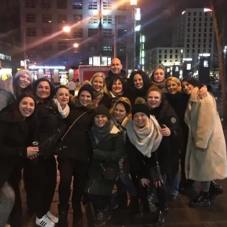 fröhlich — dynamisch — hochmotiviert